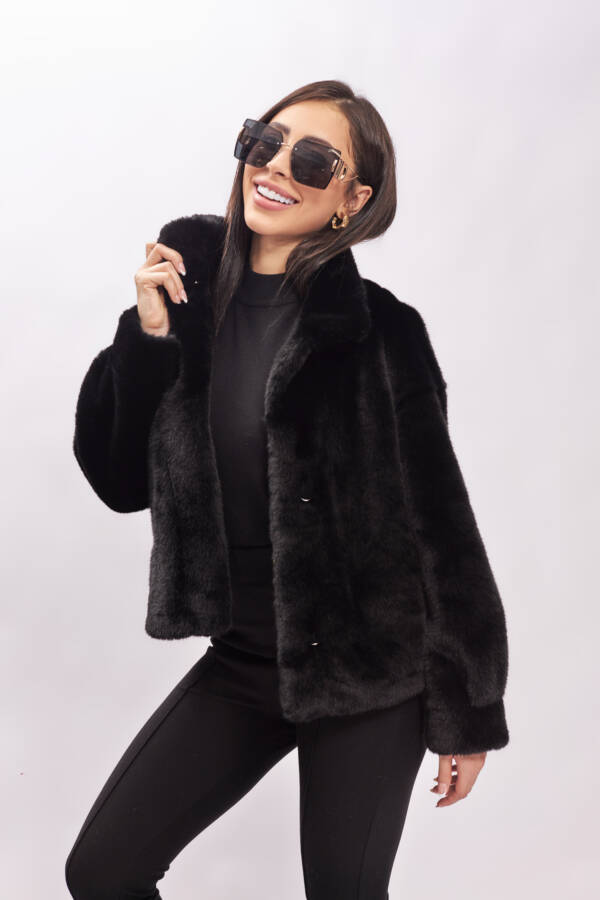 سترة نسائية من الفرو